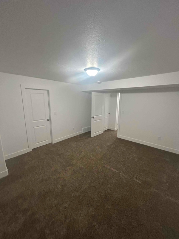 Building Photo - 695 Butte Ln