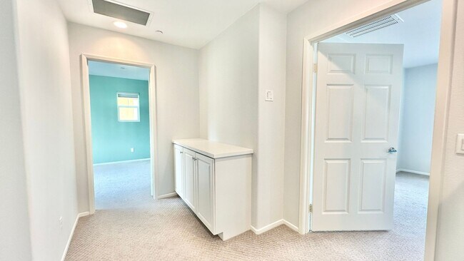Building Photo - Newer & Lovely Two-Story Home in the New C...