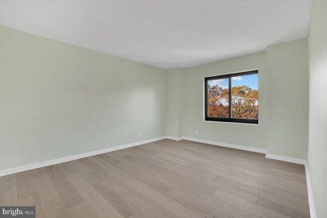 Building Photo - 309 Yoakum Pkwy