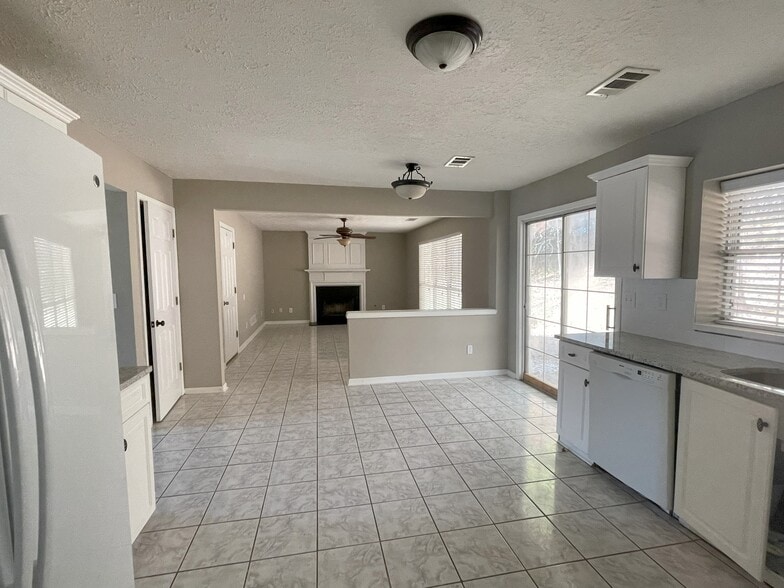 Building Photo - 3790 Oak Park Dr