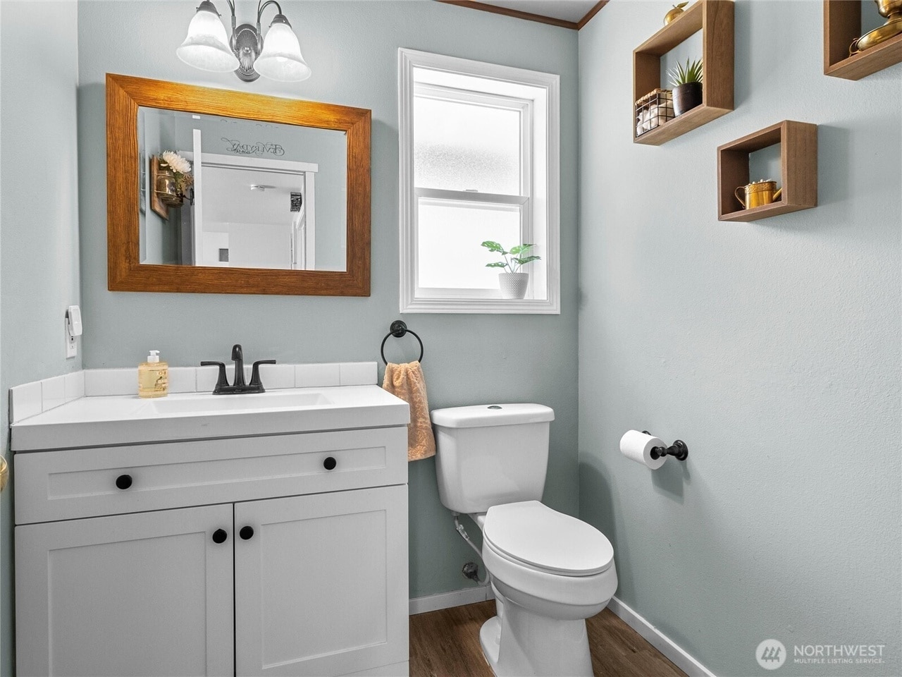 Main level full bathroom - 4309 236th St E
