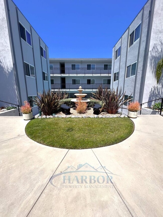 Building Photo - Beachside Charm – 2 Bed, 2 Bath.