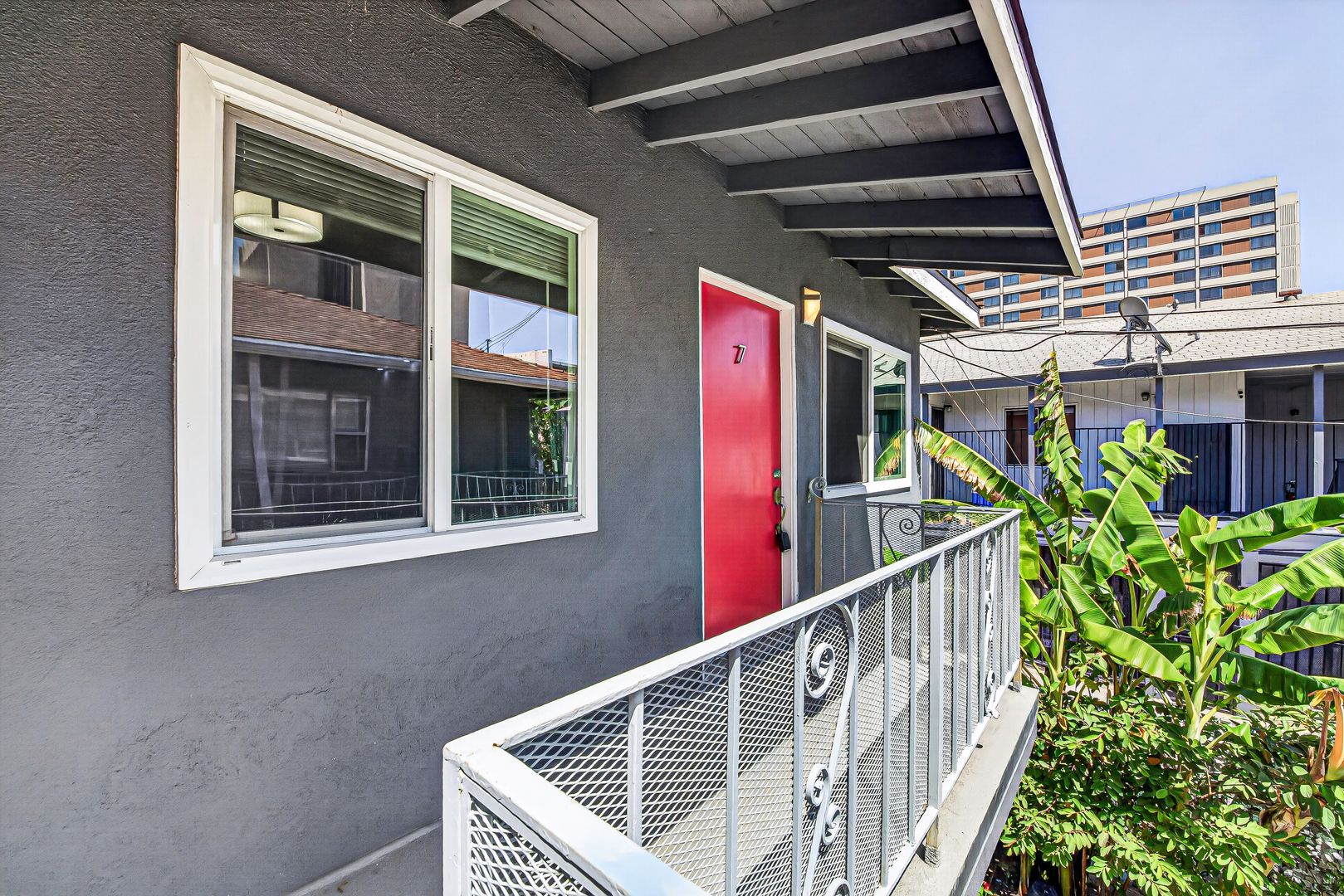 Building Photo - 539 E 11th St