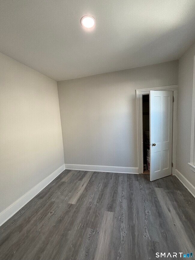 Building Photo - 509 Ogden St