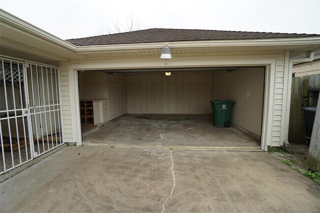 Building Photo - 7827 Candle Ln