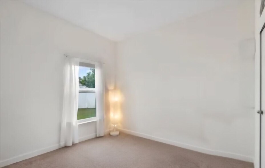 Building Photo - 228 Amesbury Ln