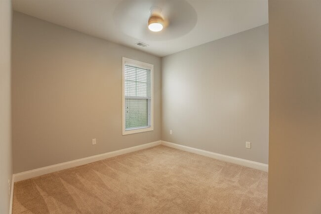 Building Photo - 149 Laurel Hill Pl