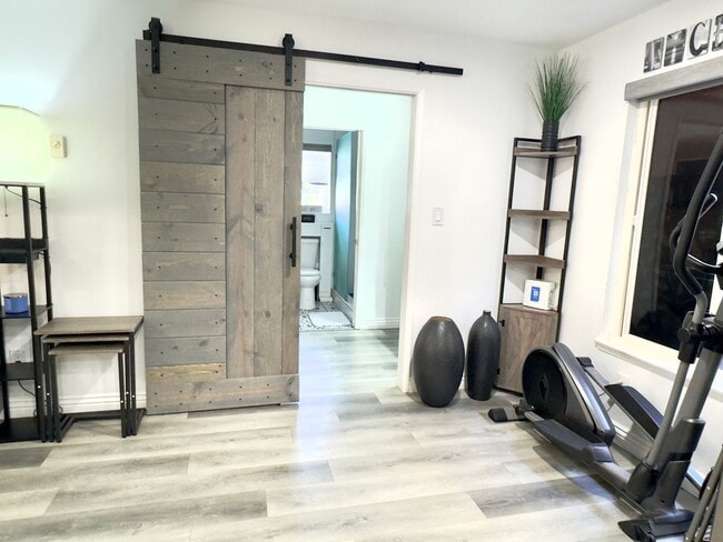 Building Photo - Upgraded One-Bedroom in Kensington