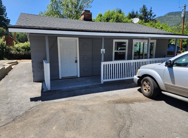 Building Photo - 7001 Rogue River Hwy