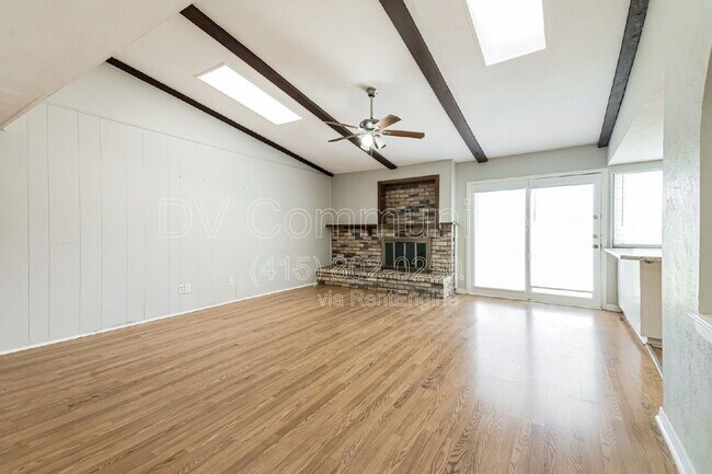 Building Photo - 409 Hardwood Trail