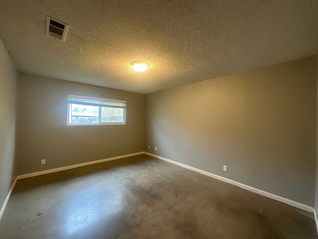 Building Photo - 1331 Frankfort Ct