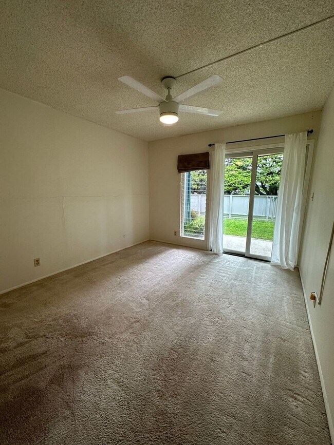 Building Photo - Upgraded 3 bedroom/2 bath townhome at Yach...