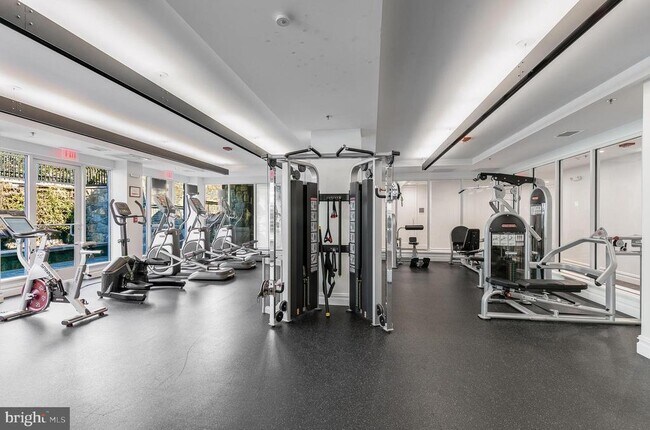 Building Photo - 8201 River Rd