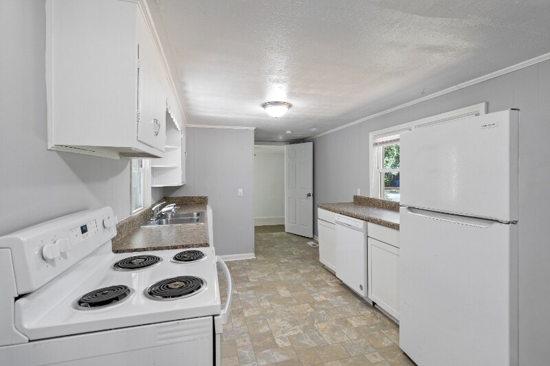 Building Photo - 3915 Glenridge Rd