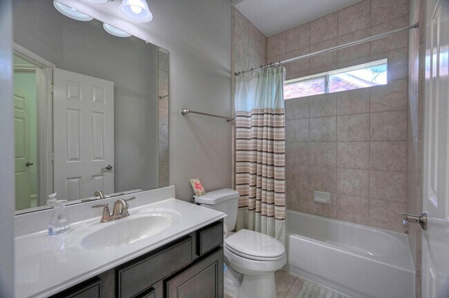 Building Photo - 7810 Oak Moss Dr