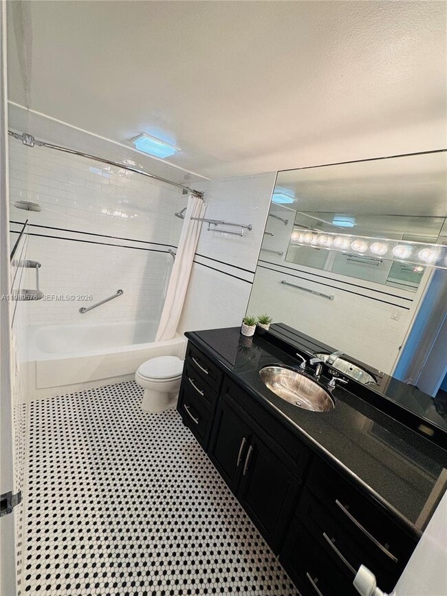 Building Photo - 3301 NE 5th Ave