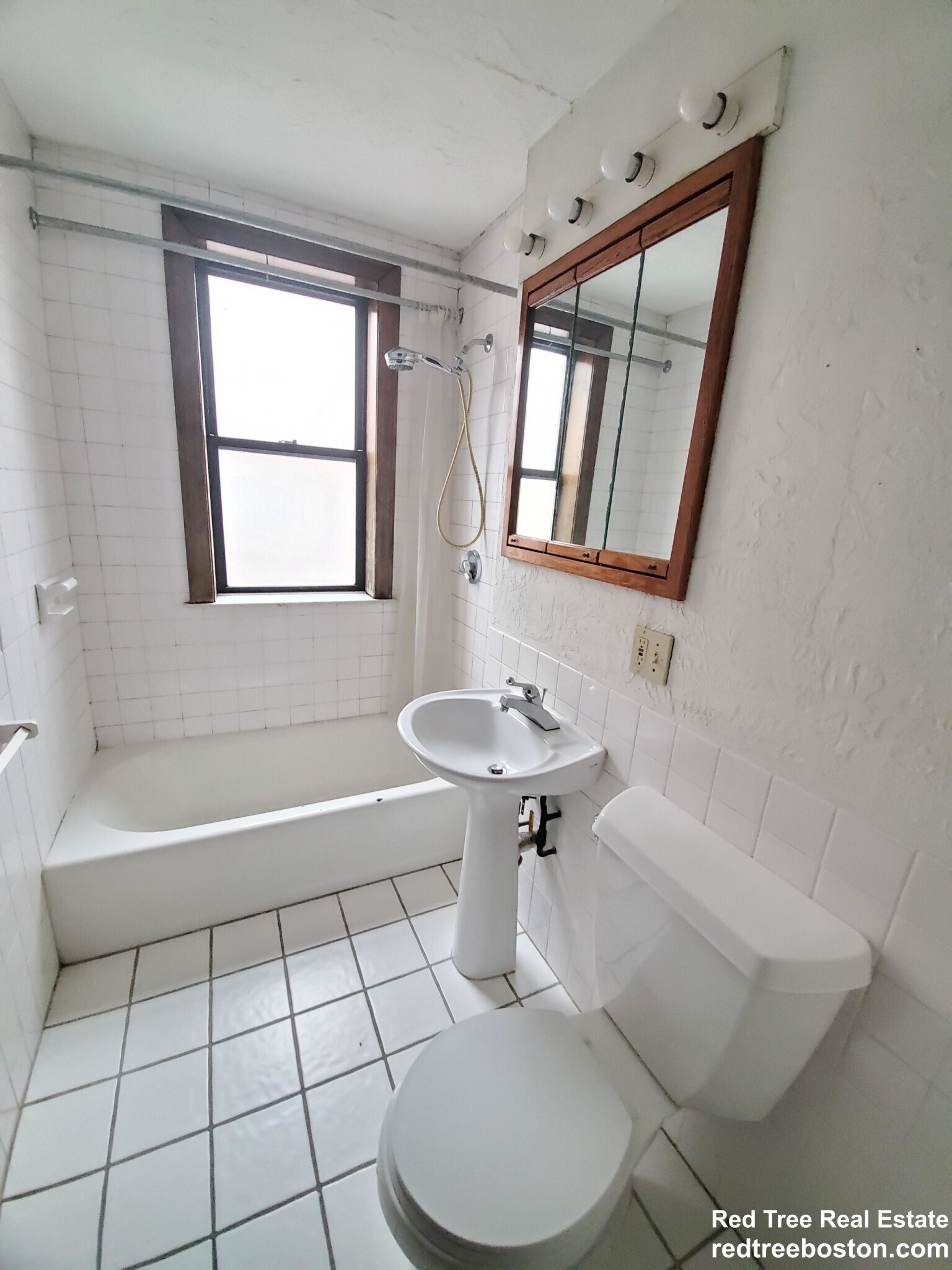 Building Photo - 240 Kelton St