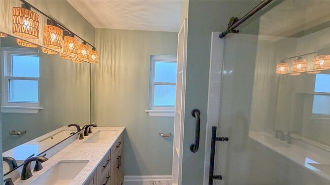 Building Photo - 1808 Dolphin Dr