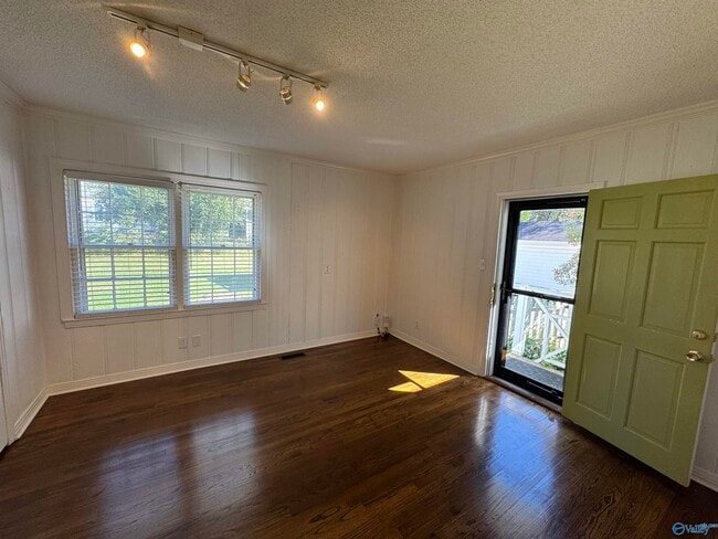 Building Photo - 2713 Hastings Rd SW