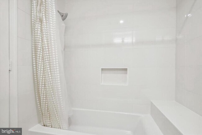 Building Photo - 2224 Springwood Dr