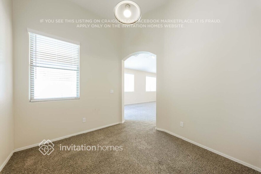 Building Photo - 10235 W Hilton Ave