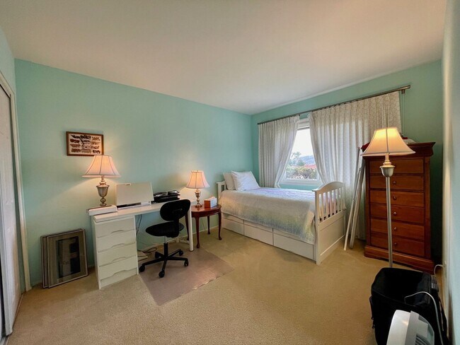 Building Photo - Spacious 4 bedroom 3 bath Home in Beautiful San Carlos