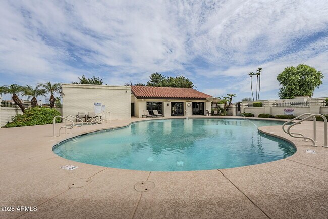 Building Photo - 7322 E Sierra Vista Dr