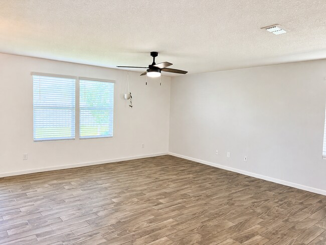 Building Photo - 204 Hayworth Ct