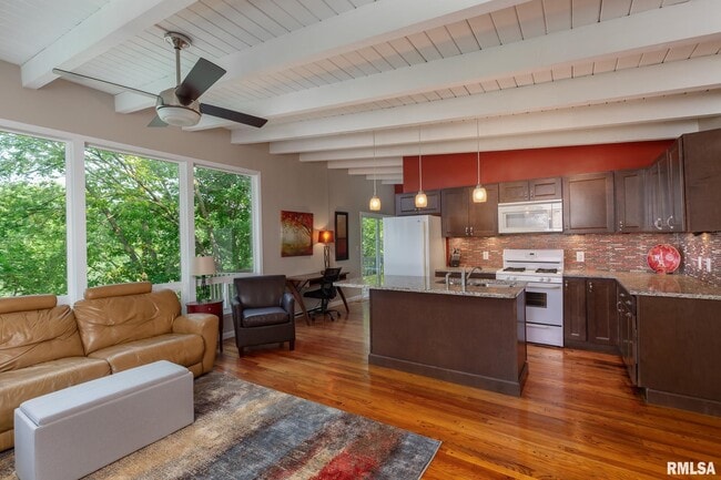 Building Photo - 4640 5th Ave