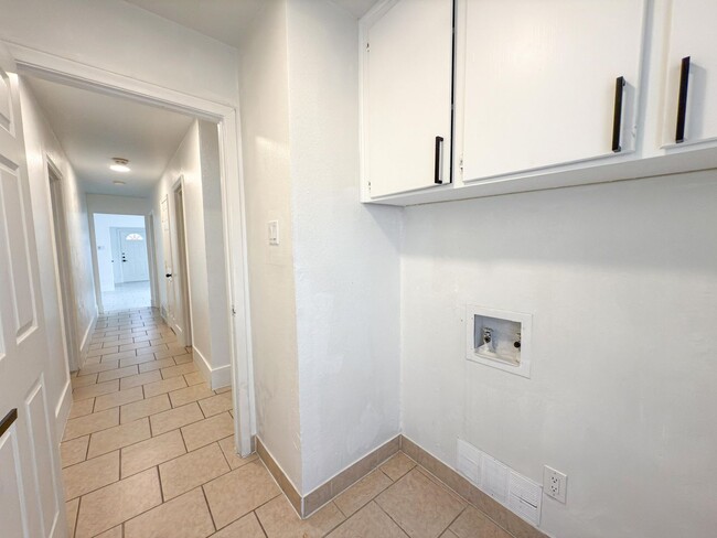 Building Photo - 7528-7528 Thistle Ln