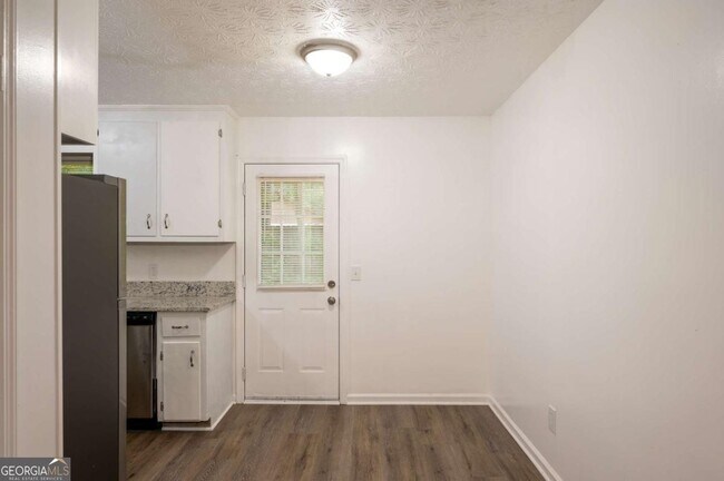 Building Photo - 414 Wall St