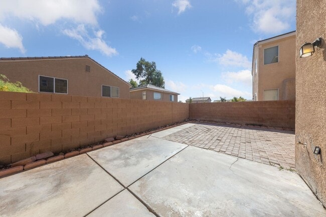 Building Photo - Charming 3-Bedroom Home in Gated North Las...