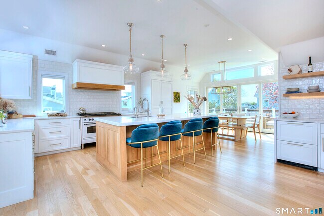 Building Photo - 26 Island Way