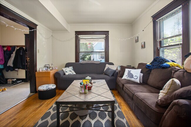 Building Photo - 123 Adams St