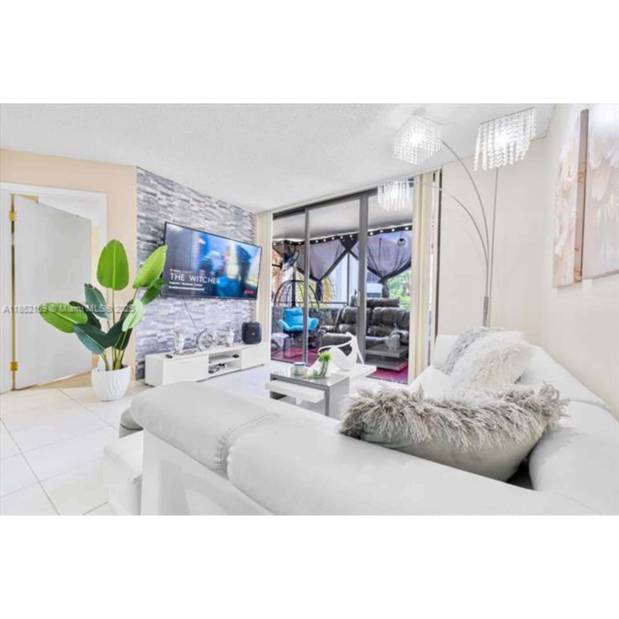 Building Photo - 8205 SW 152nd Ave