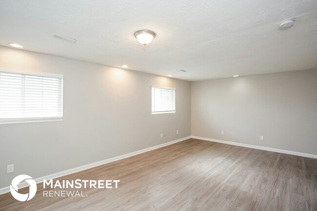 Building Photo - 607 Woods Crossing Dr