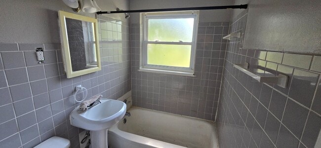 Building Photo - Charming 3-Bedroom Home with Basement in J...