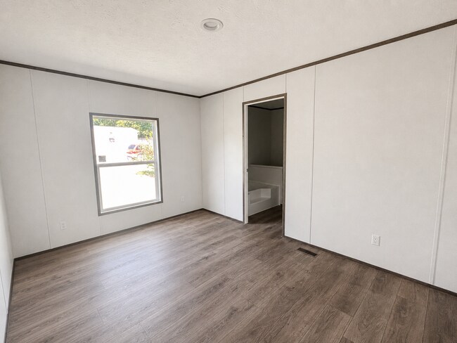 Building Photo - Three bedroom, two bath newer mobile home in Ruffin