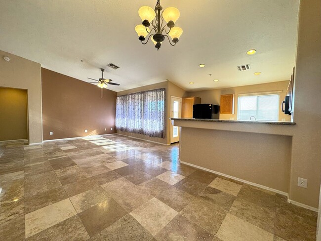 Building Photo - 2 BEDROOM PLUS OFFICE/DEN IN MCDOWELL MTN ...