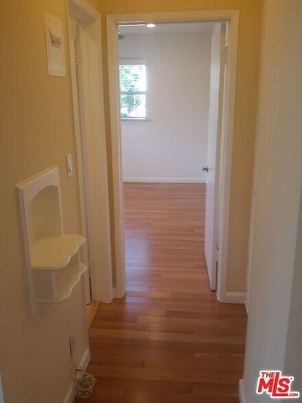 Building Photo - 5950 Carlton Way