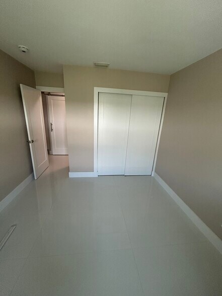 Building Photo - 1575 Curlew Ave