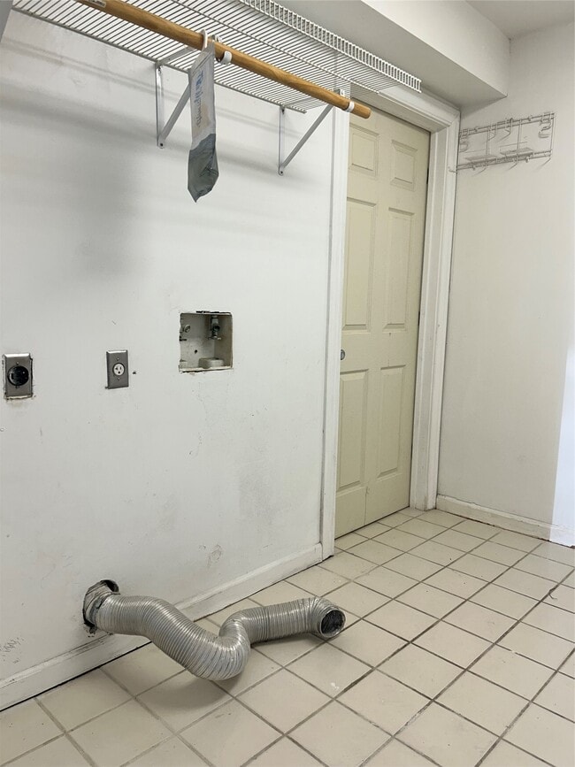 Building Photo - 807 Kipp Ave