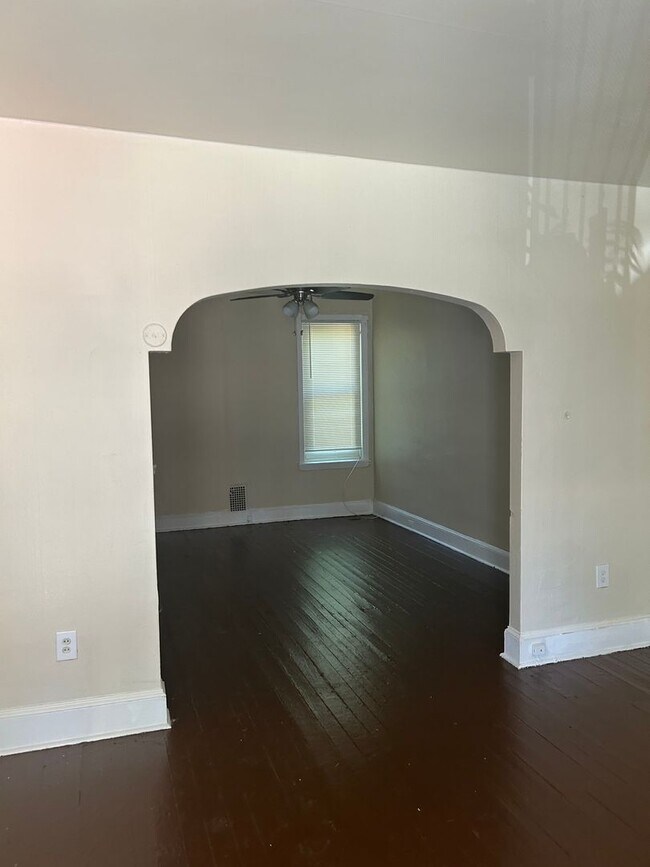 Building Photo - Germantown 2BR w/porch and yard