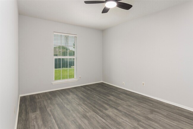 Building Photo - 4158 Bermuda Dr