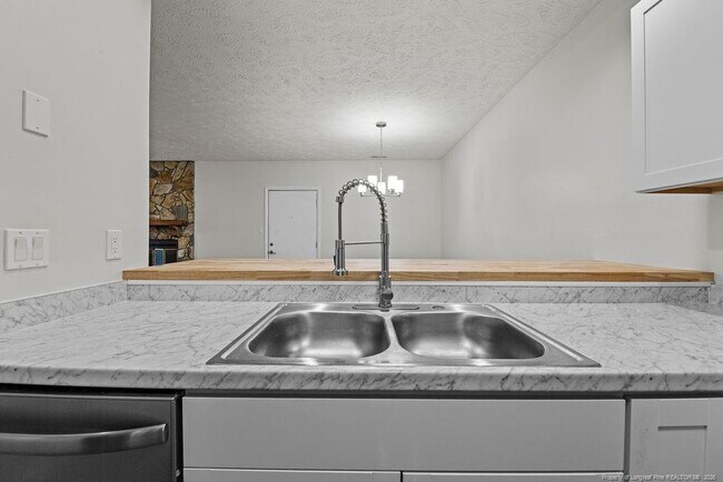 Building Photo - 1865 Tryon Dr