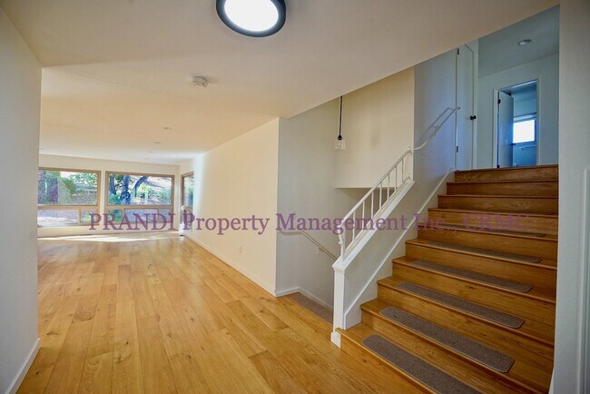 Building Photo - Quality Novato Home With Great Floorplan N...