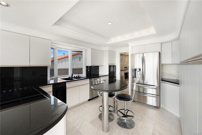 Building Photo - 33 Montecito Dr