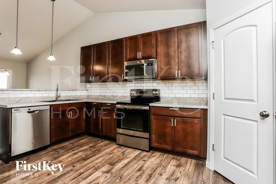 Building Photo - 1701 Ridgeway Trl