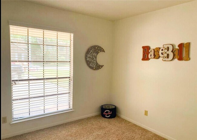 Building Photo - 21634 Park Bend Dr