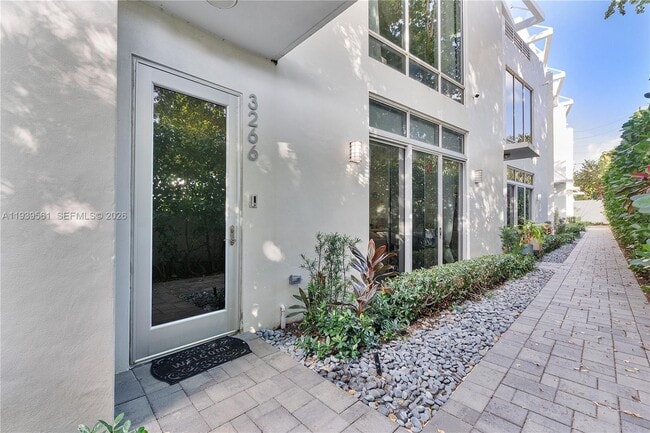 Building Photo - 3266 NE 15th St